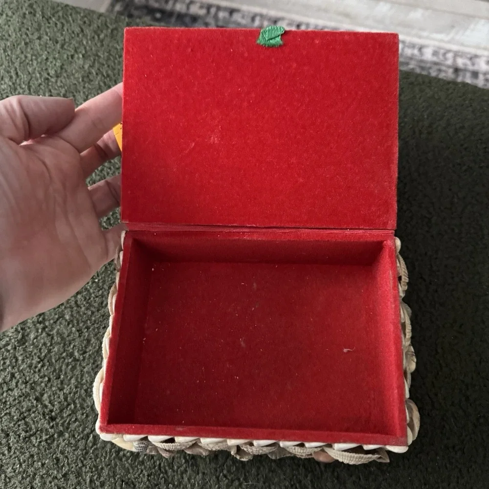 Vtg Seashell Jewelry Trinket Box Chest Decor Boho Nautical Handmade 6.5